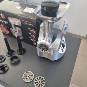 Mašina za mljevenje mesa i pravljenje kobasica